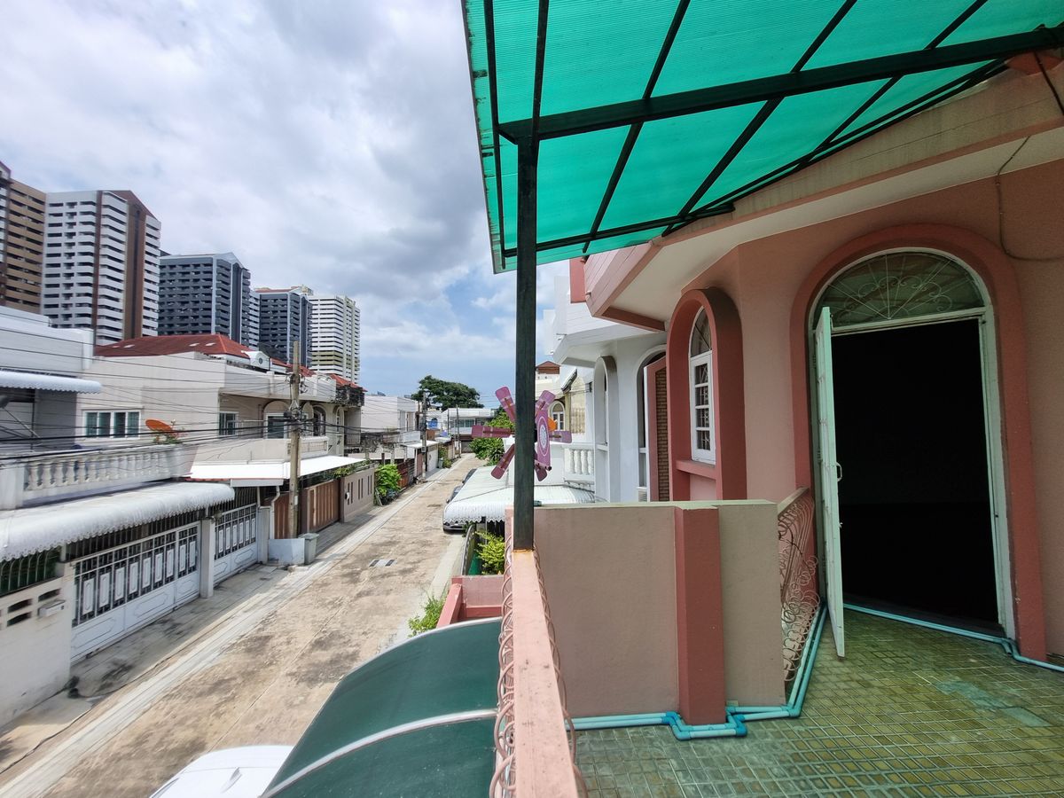 ขายบ้านพระราม 3 สาธุประดิษฐ์ : ขายบ้านนนทรี 8 ทำเลดี เดินทางสะดวก ใกล้ทางด่วน พระราม 3