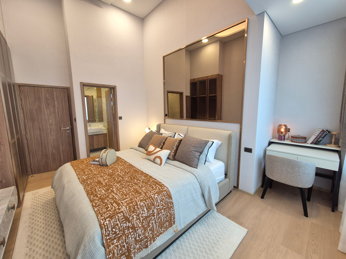 For SaleCondoRama9, Petchburi, RCA : 🔥( DUPLEX PENTHOUSE!! ) #Biggest room Landmark @MRTA Station Rama 9, hotel-style service Branded Residences