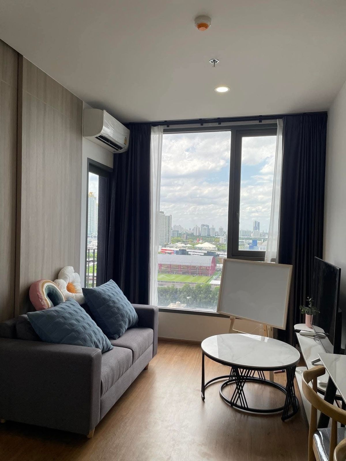 For RentCondoRama9, Petchburi, RCA : Condo Cloud Thonglor - Phetchaburi is convenient to travel near the BTS train. Ready to stay immediately !!