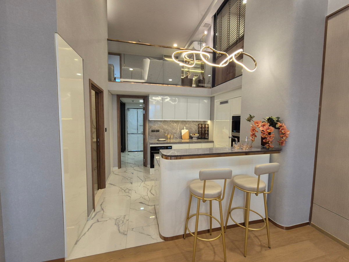 For SaleCondoRama9, Petchburi, RCA : 🔥( DUPLEX PENTHOUSE!! ) #Biggest room Landmark @MRTA Station Rama 9, hotel-style service Branded Residences