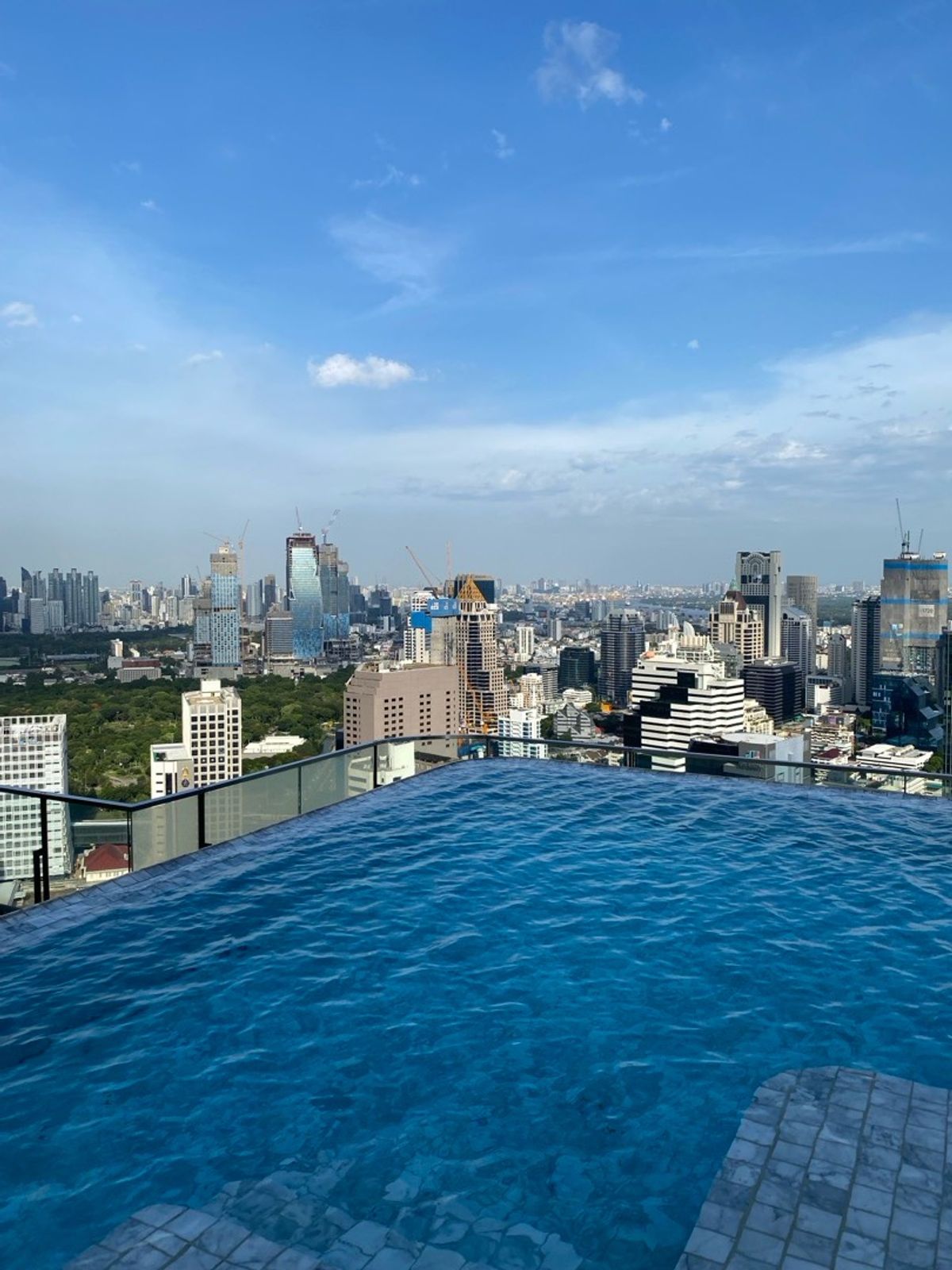 คอนโดสยาม จุฬา สามย่าน : 🔥ให้เช่าด่วน / ขายด่วน 🔥Ashton Chula-Silom ชั้น 46 ตกแต่งครบ เฟอร์ เตียง โซฟา เก้าอี้ ตู้เย็นใหม่หมด❗