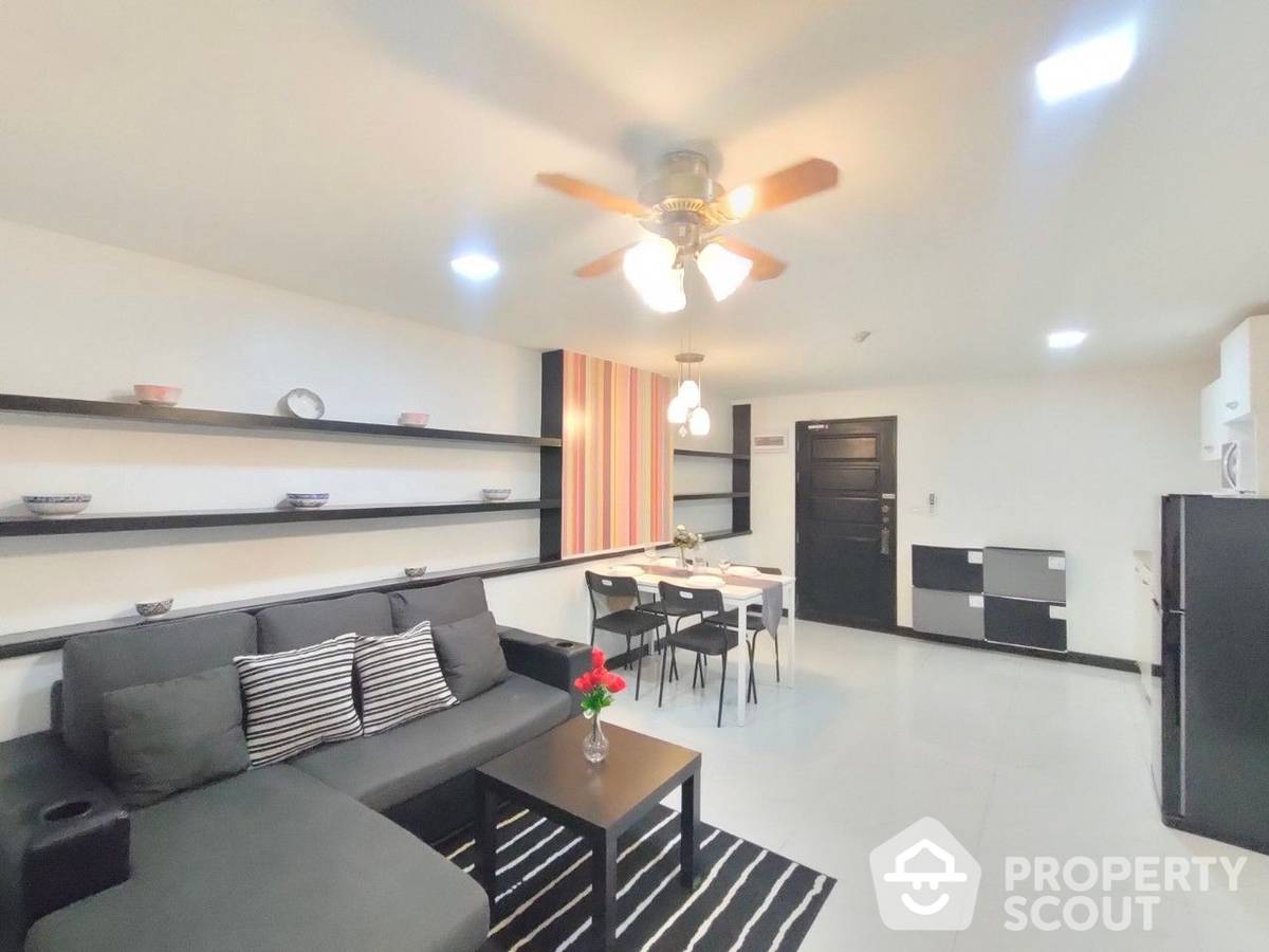 For SaleCondoSathorn, Narathiwat : 1-BR Condo at I.T.F. Silom Palace Condominium near BTS Chong Nonsi