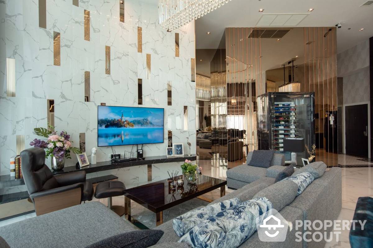 For SaleCondoRama9, Petchburi, RCA : 2-BR Condo at Belle Grand Rama 9 near MRT Phra Ram 9