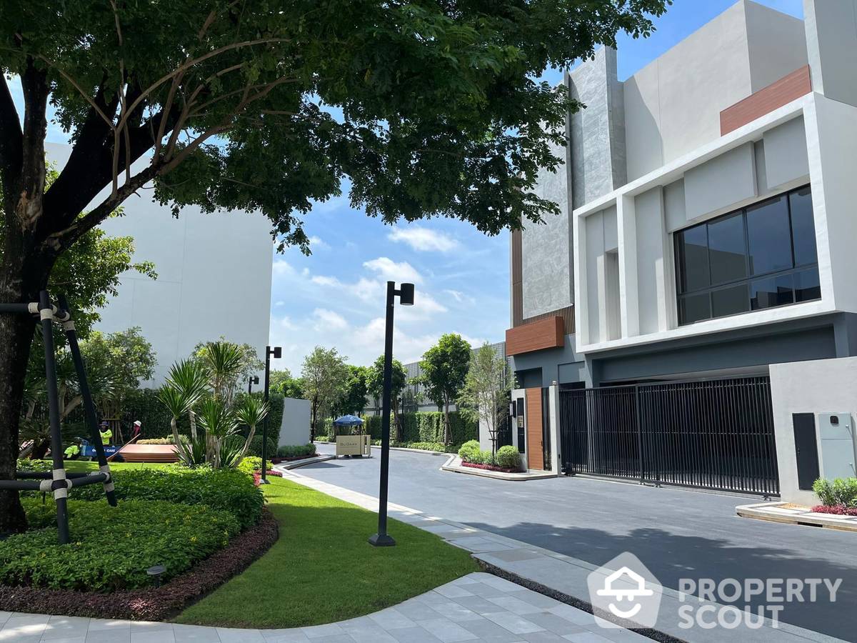 For SaleHousePattanakan, Srinakarin : 3-BR House at BuGaan Krungthep Kreetha in Hua Mak