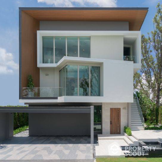 For SaleHousePattanakan, Srinakarin : 4-BR House at Nirvana Beyond Rama 9-Krungthep Kreetha in Saphan Sung