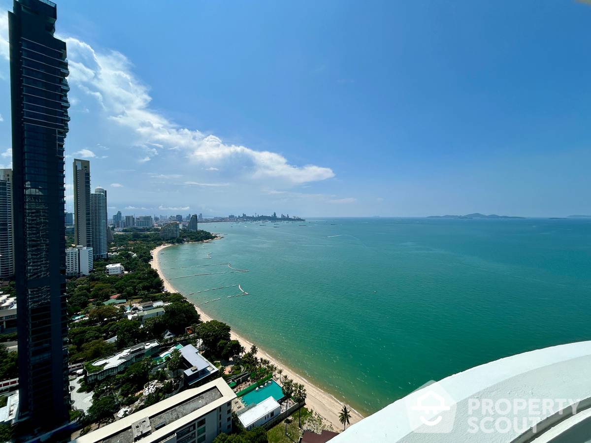 For SaleCondoPattaya, Bangsaen, Chonburi : 2-BR Condo at Park Beach Condo close to Sanctuary of Truth