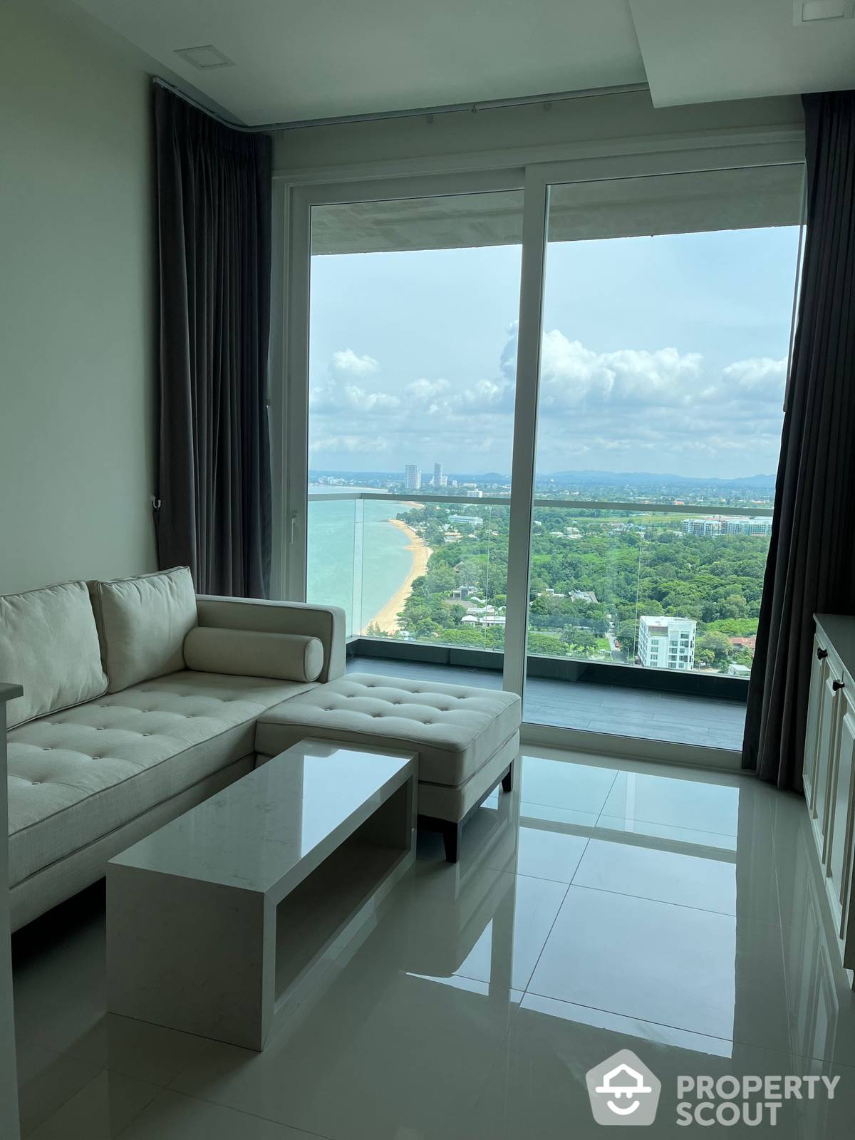 For SaleCondoPattaya, Bangsaen, Chonburi : 1-BR Condo at Del Mare Condominium close to Bangsaray
