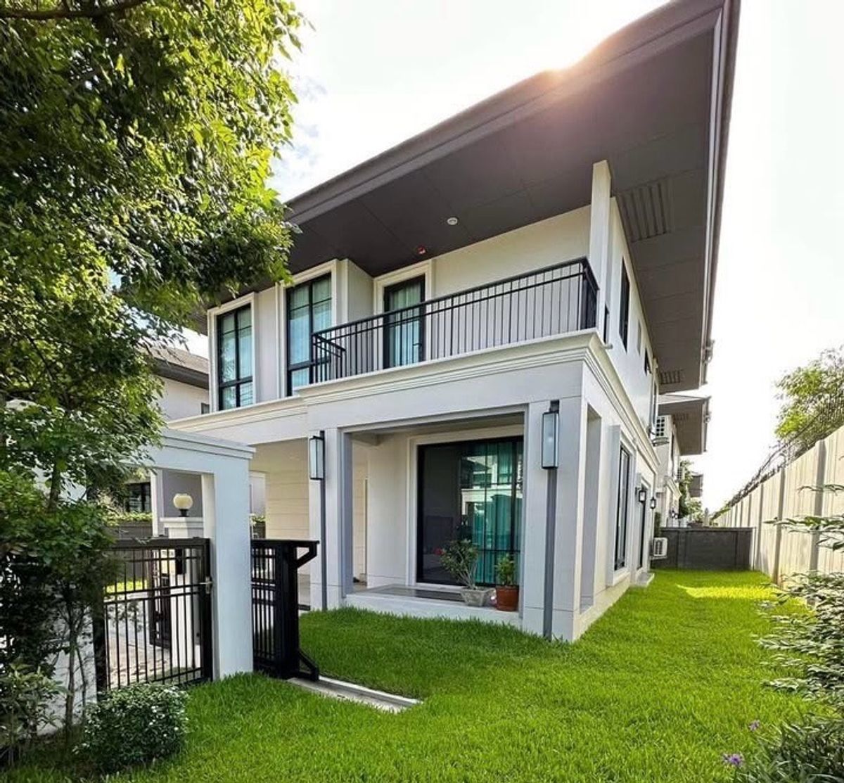 ขายบ้านพัฒนาการ ศรีนครินทร์ : 🔥หลังนี้ราคาดีสุดในโครงการ เศรษฐสิริ พัฒนาการ ตกแต่งครบพร้อมเข้าอยู่ นัดชมติดต่อ 📲 095-9299924 (K.เบนซ์) 