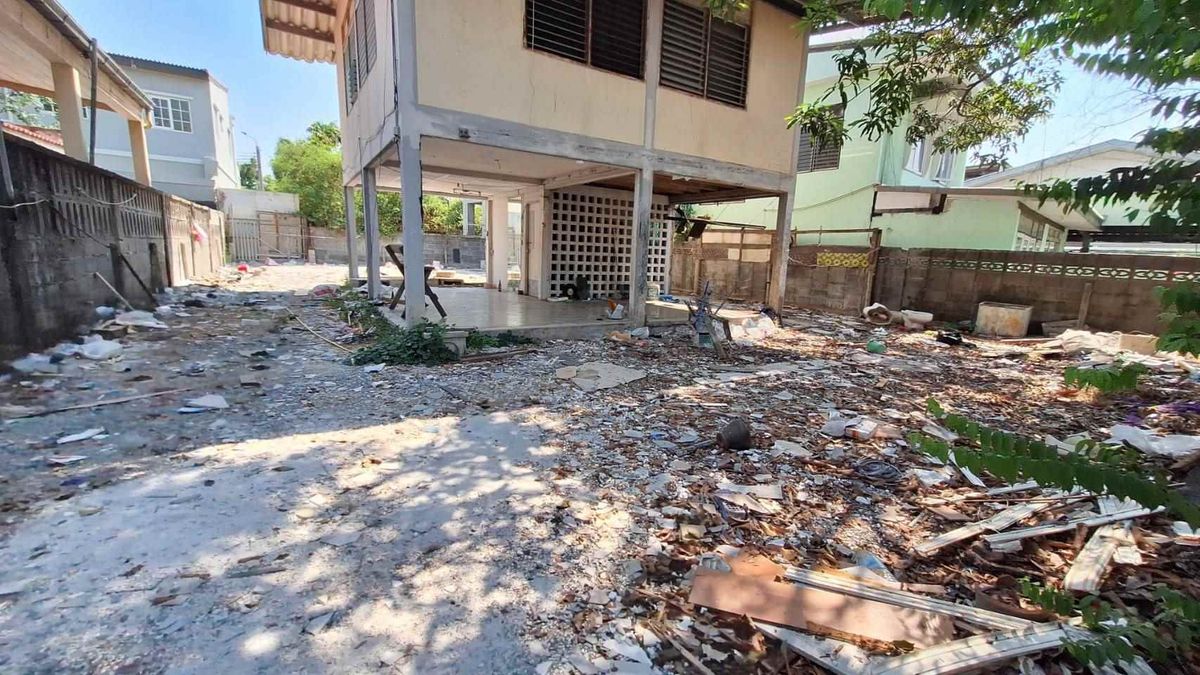 ขายที่ดินพัฒนาการ ศรีนครินทร์ : ขายที่ดินเปล่า หมู่บ้านนักกีฬาแหลมทอง ถ.กรุงเทพกรีฑา ใกล้โรงเรียนศรีพฤฒา (N.987)