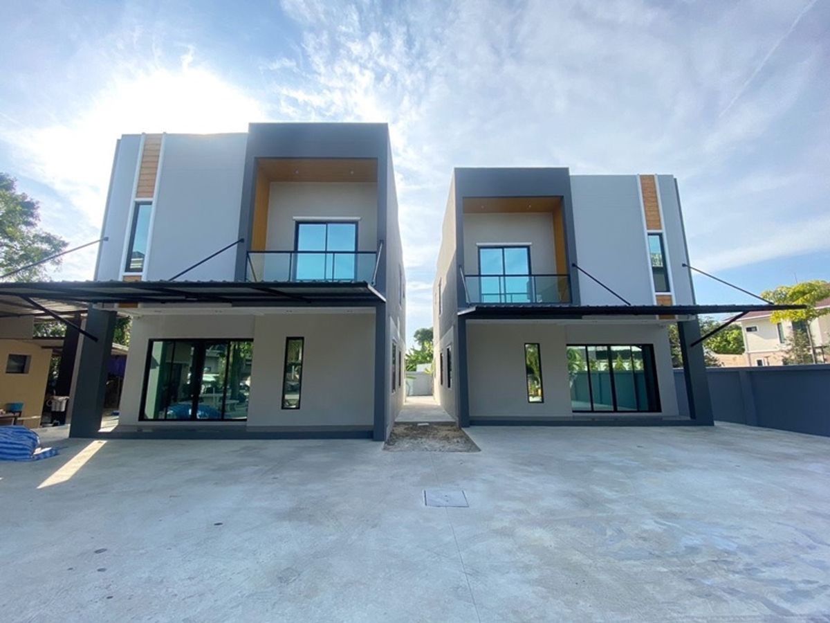 ให้เช่าโฮมออฟฟิศปิ่นเกล้า จรัญสนิทวงศ์ : For Rent ให้เช่า Home Office , สำนักงาน 2 ชั้น ซอยเพชรเกษม 62/1 / พื้นที่ใช้สอย 170 ตารางเมตร (ต่ออาคาร) / ตกแต่งสวยมาก จอดรถได้ 3-4 คัน / เหมาะเป็นสำนักงาน จดบริษัทได้