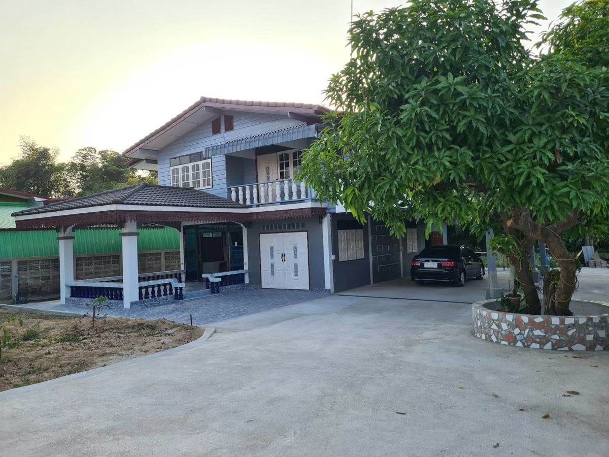 ขายบ้านลำปาง : ขายบ้านพร้อมที่ดิน จ.ลำปาง อ.เถิน แปลงสวยใกล้ถนนใหญ่ เนื้อที่ 150 ตารางวา