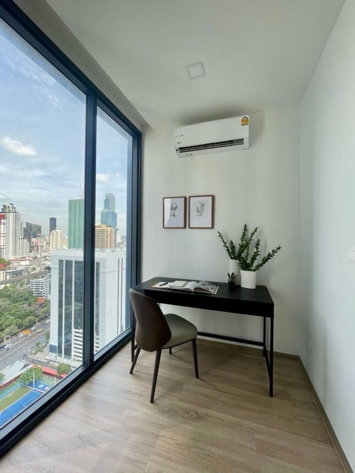 ขายคอนโดราชเทวี พญาไท : 🏙️✨XT Phayathai (83.95 Sq.m. 2 bed 2 bath) เพียง 14.5 MB ตกแต่งครบ ติดต่อ📲 095-9299924 (K.เบนซ์) 