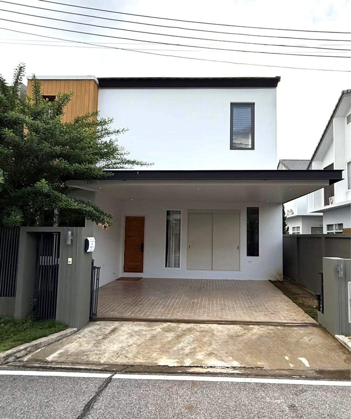 ให้เช่าบ้านเชียงใหม่ : ให้เช่าบ้านเดี่ยวสองชั้น  3 ห้องนอน 3 ห้องน้ำ 1  ห้องครัว  2  ที่จอดรถ