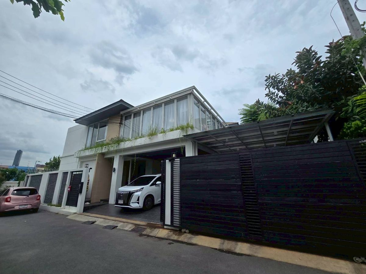 บ้านสุขุมวิท อโศก ทองหล่อ :  ► Prime Location ◄ บ้านเดี่ยว 2 ชั้น ขนาดที่ดิน 133.00 ตร.ว. พื้นที่ใช้สอย 466.00 ตร.ม. | 4 ห้องนอน 5 ห้องน้ำ 5 ที่จอดรถ | ใกล้ BTS พร้อมพงษ์, เอ็มควอเทีย