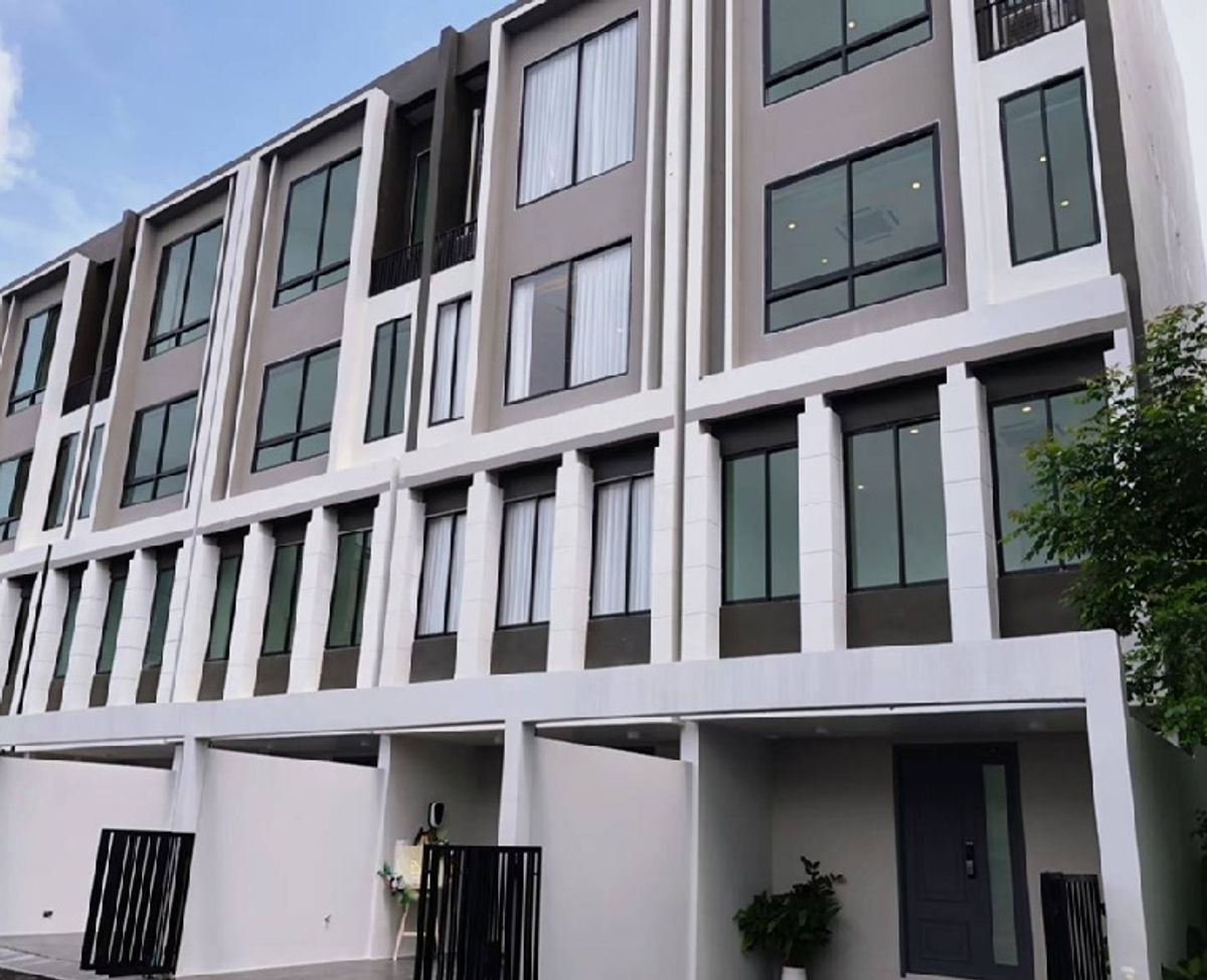 ให้เช่าโฮมออฟฟิศปิ่นเกล้า จรัญสนิทวงศ์ : For Rent ให้เช่าทาวน์โฮม 4 ชั้น / Home Office ซอยจรัญสนิทวงศ์ 75 โครงการ เดอะ เพิร์ล เรสซิเด้นซ์ / สภาพใหม่มาก / สวยมาก / ติดแอร์ให้ 2 เครื่อง / ทำเลดี จากปากซอยจรัญสนิทวงศ์ 75 เข้าซอยไม่ลึก / เหมาะเป็นสำนักงาน จดบริษัทได้