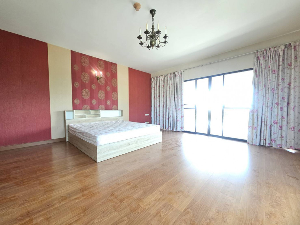 For SaleCondoPattaya, Bangsaen, Chonburi : For sale, Panya Condo Resort Sriracha Bang Phra 160 sq m. Golf course view, suitable for living