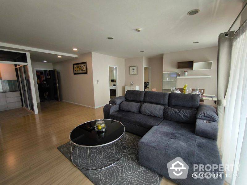 For SaleCondoWitthayu, Chidlom, Langsuan, Ploenchit : 3-BR Condo at Renova Residence Chidlom Condominium near BTS Phloen Chit