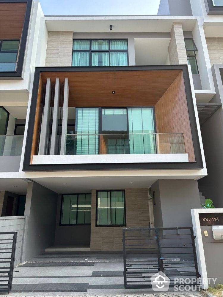 ขายทาวน์โฮมพัฒนาการ ศรีนครินทร์ : ทาวน์เฮาท์ 3-ห้องนอน ที่ เนอวานา ดีฟายน์ ศรีนครินทร์-พระราม 9 ใน สะพานสูง