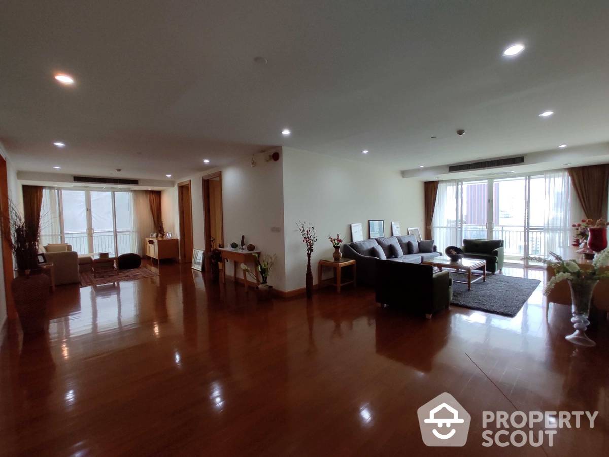 For RentCondoSukhumvit, Asoke, Thonglor : 3-BR Serviced Apt. near BTS Phrom Phong