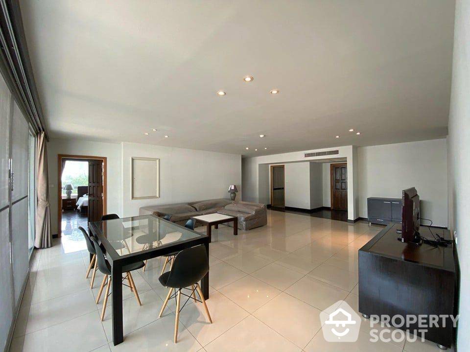 For RentCondoSathorn, Narathiwat : 3-BR Serviced Apt. near BTS Chong Nonsi