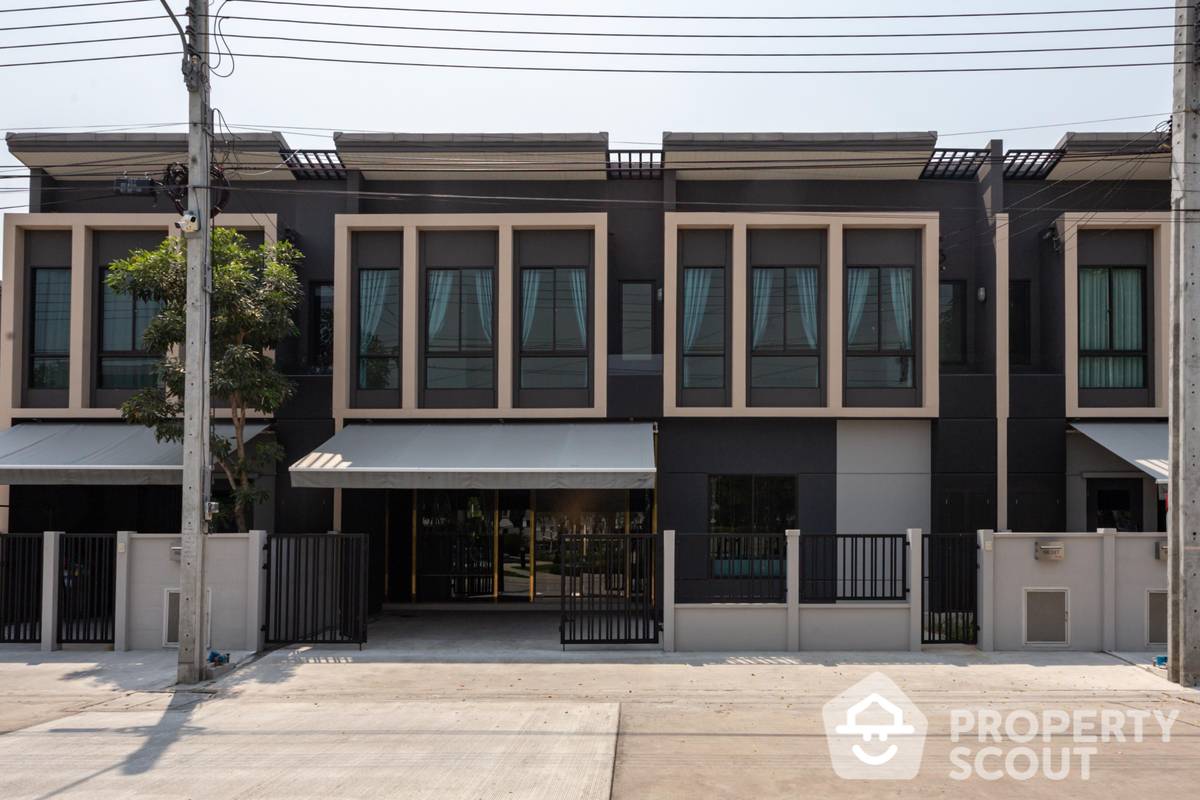 For SaleTownhomeSamut Prakan,Samrong : 3-BR Townhouse at Pleno Sukhumvit-Bangna in Bang Kaeo