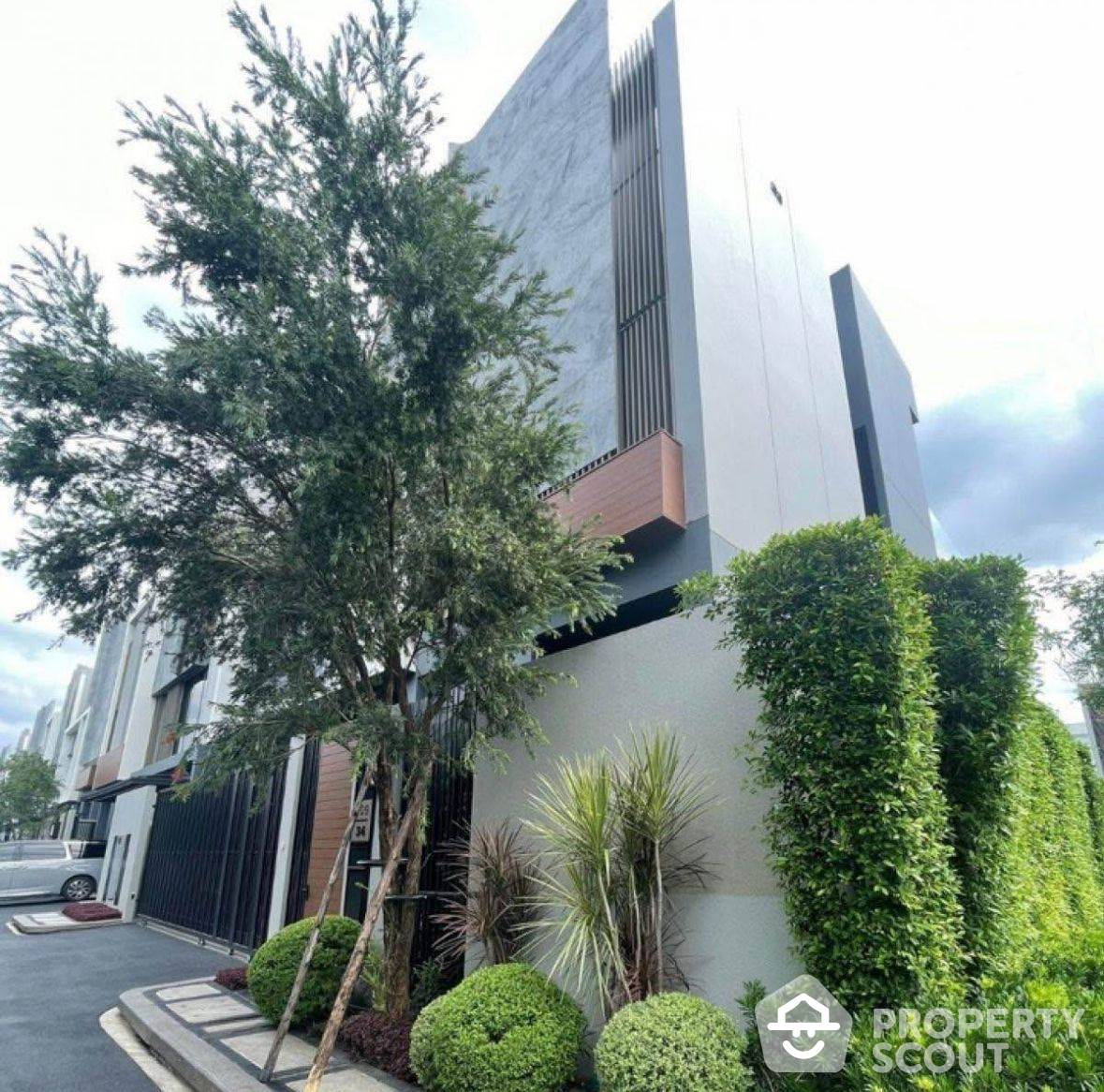 For RentHousePattanakan, Srinakarin : 4-BR House at BuGaan Krungthep Kreetha in Hua Mak