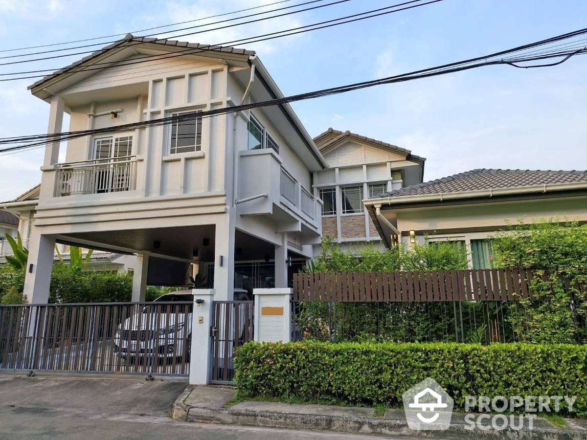 For RentHousePattanakan, Srinakarin : 5-BR House at Manthana Rama 9 – Srinakarin in Hua Mak