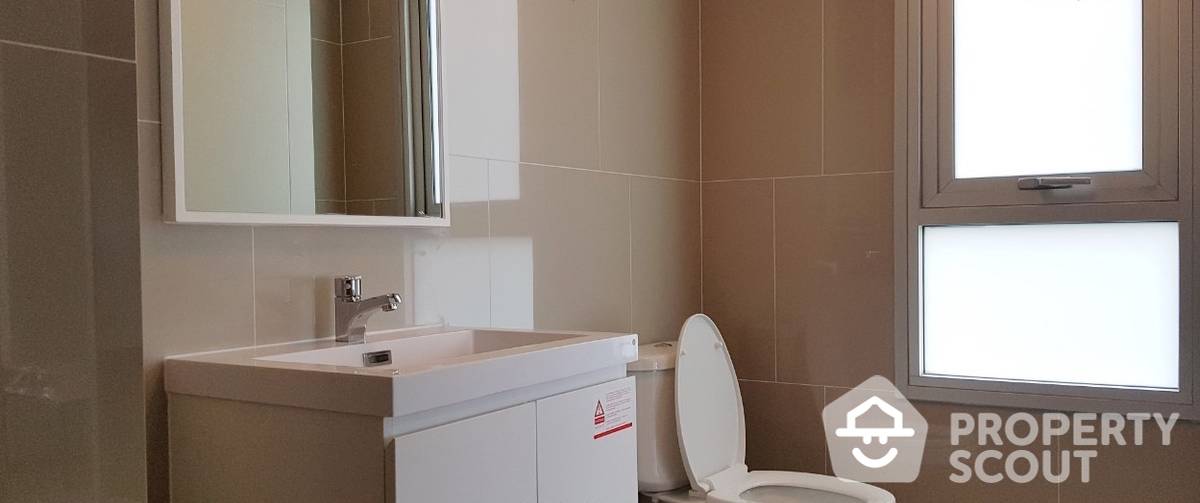 For RentCondoBang Sue, Wong Sawang, Tao Pun : 2-BR Condo at Chapter One Shine Bangpo near MRT Bang Pho