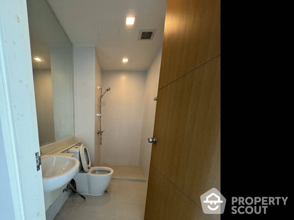 For SaleCondoHuahin, Prachuap Khiri Khan, Pran Buri : 1-BR Condo at The Seacraze Condominium Hua Hin close to Khao Takiab beach