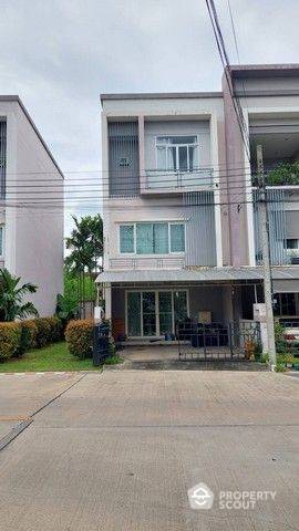 For SaleTownhomePattanakan, Srinakarin : 3-BR Townhouse at The Exclusive Pattanakarn 44 in Suan Luang