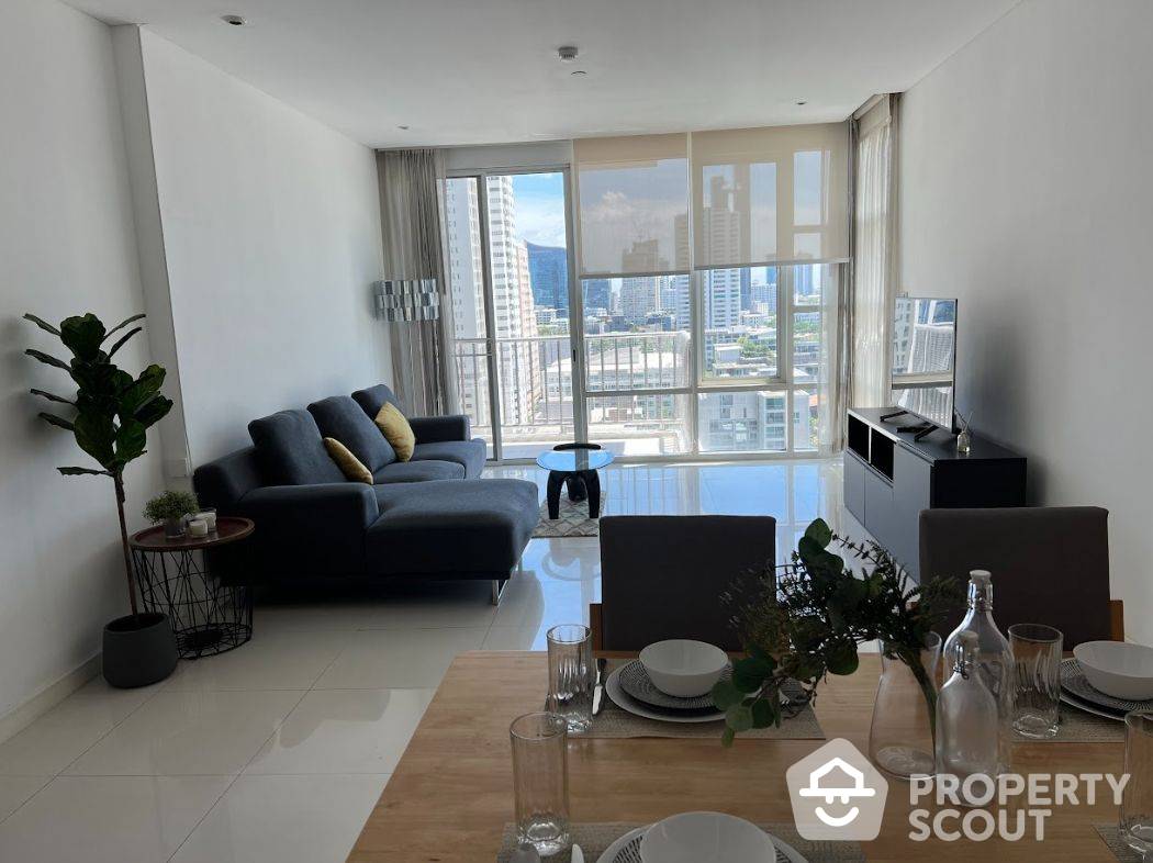 For SaleCondoSukhumvit, Asoke, Thonglor : 2-BR Condo at Fullerton Sukhumvit near BTS Ekkamai
