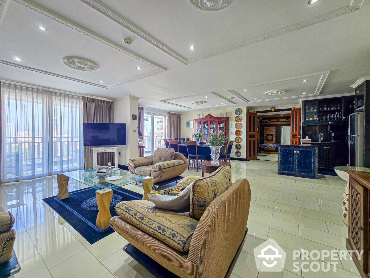 For SaleCondoPattaya, Bangsaen, Chonburi : 2-BR Condo at Royal Hill Resort Condominium close to Pattaya South