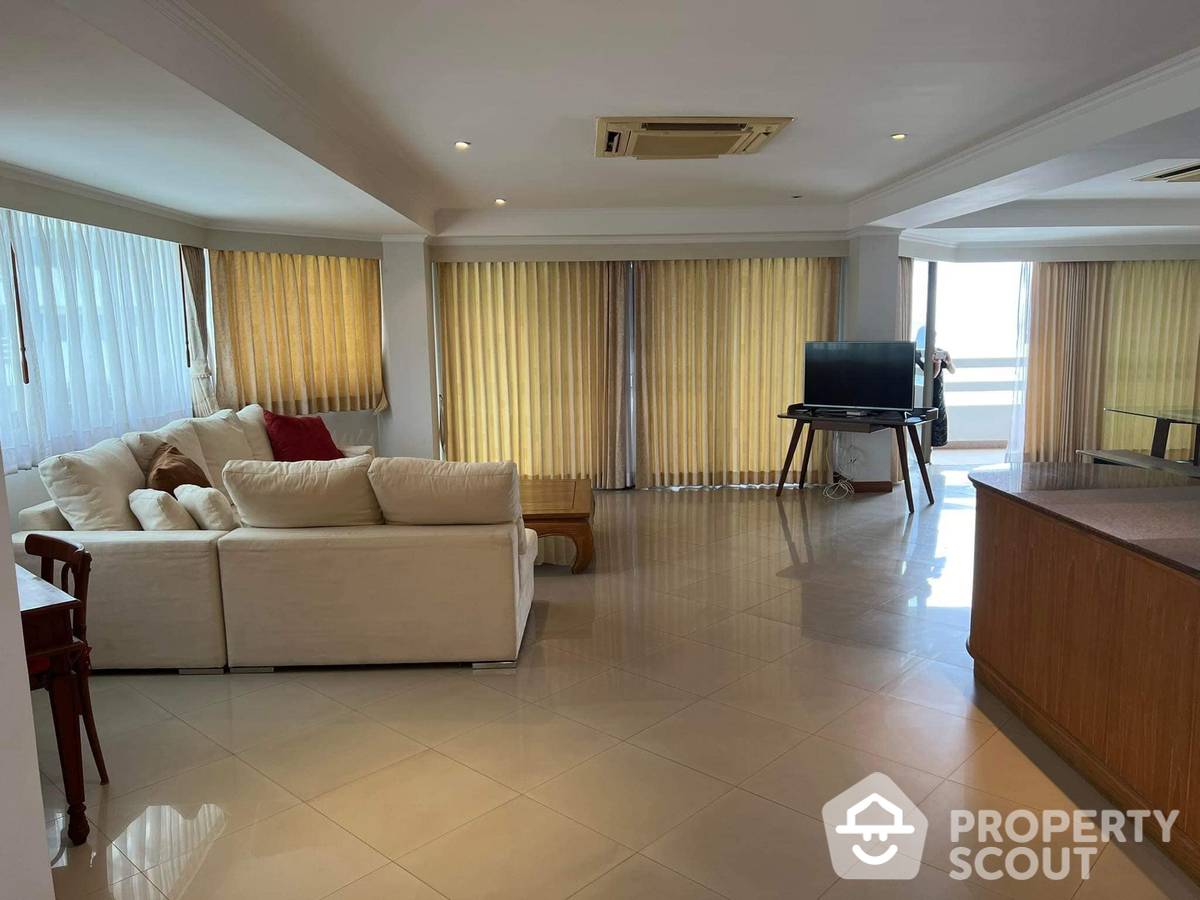 For SaleCondoPattaya, Bangsaen, Chonburi : 2-BR Condo at Grand Condotel Jomtien close to Jomtien Beach
