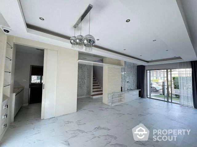 For SaleHouseNawamin, Ramindra : 4-BR House at Mantana Lake Watcharapol in O Ngoen