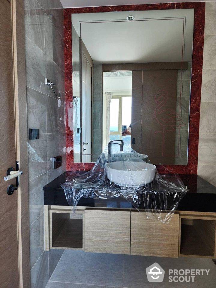 For SaleCondoPattaya, Bangsaen, Chonburi : 1-BR Condo at The Riviera Ocean Drive close to Jomtien Beach
