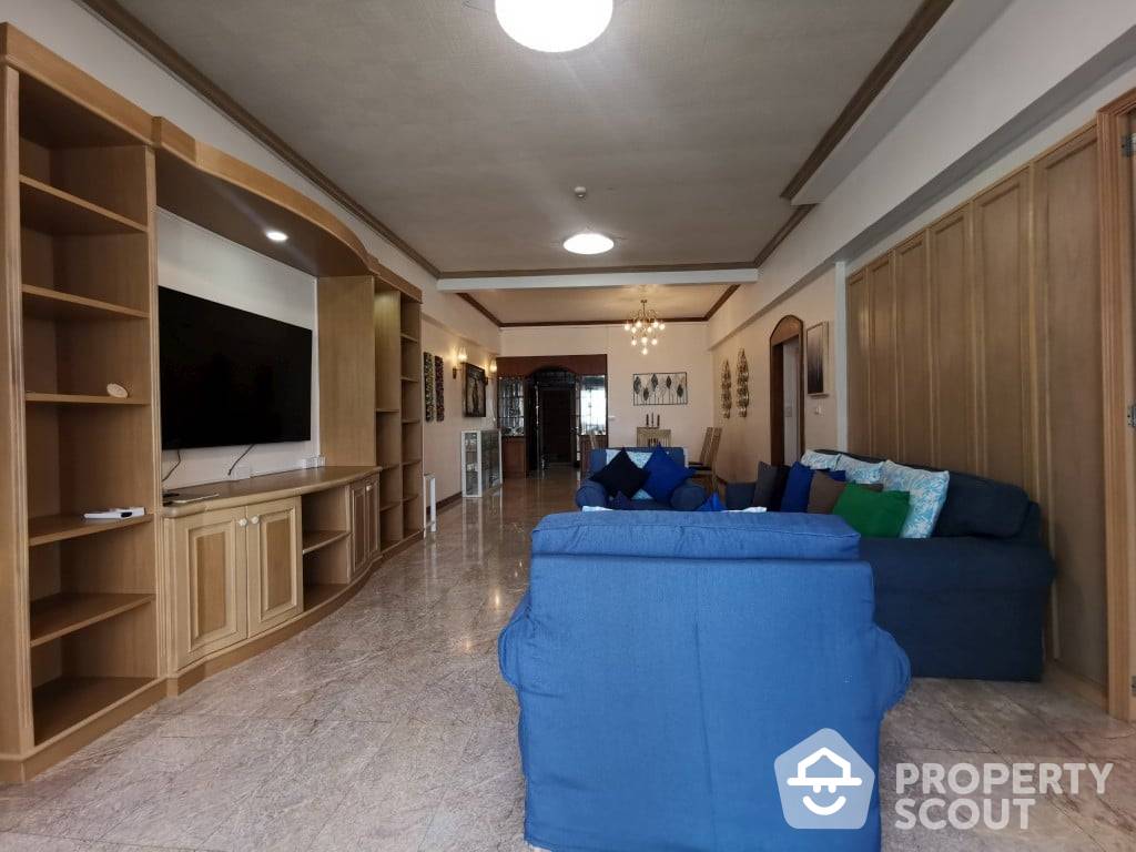 For SaleCondoPattaya, Bangsaen, Chonburi : 2-BR Condo at Jomtien Complex Condotel close to Jomtien Beach