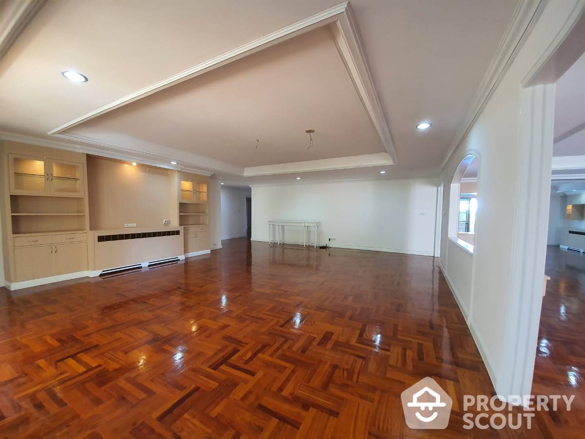 For RentCondoSukhumvit, Asoke, Thonglor : 4-BR Serviced Apt. near BTS Phrom Phong