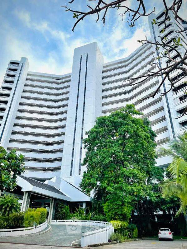 For SaleCondoPattaya, Bangsaen, Chonburi : 3-BR Condo at Grand Condotel Jomtien close to Jomtien Beach