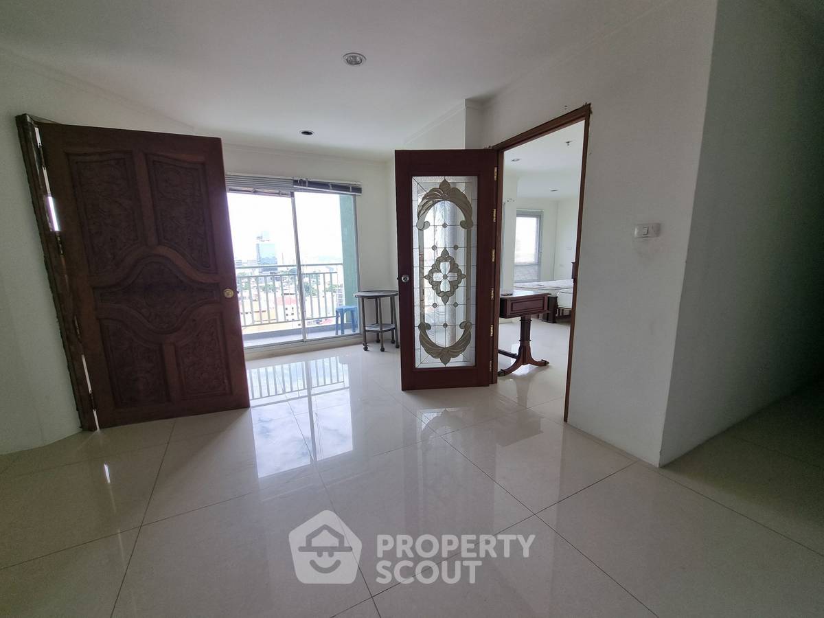 For SaleCondoPattaya, Bangsaen, Chonburi : 2-BR Condo at Lumpini Ville Naklua - Wong Amat close to Naklua
