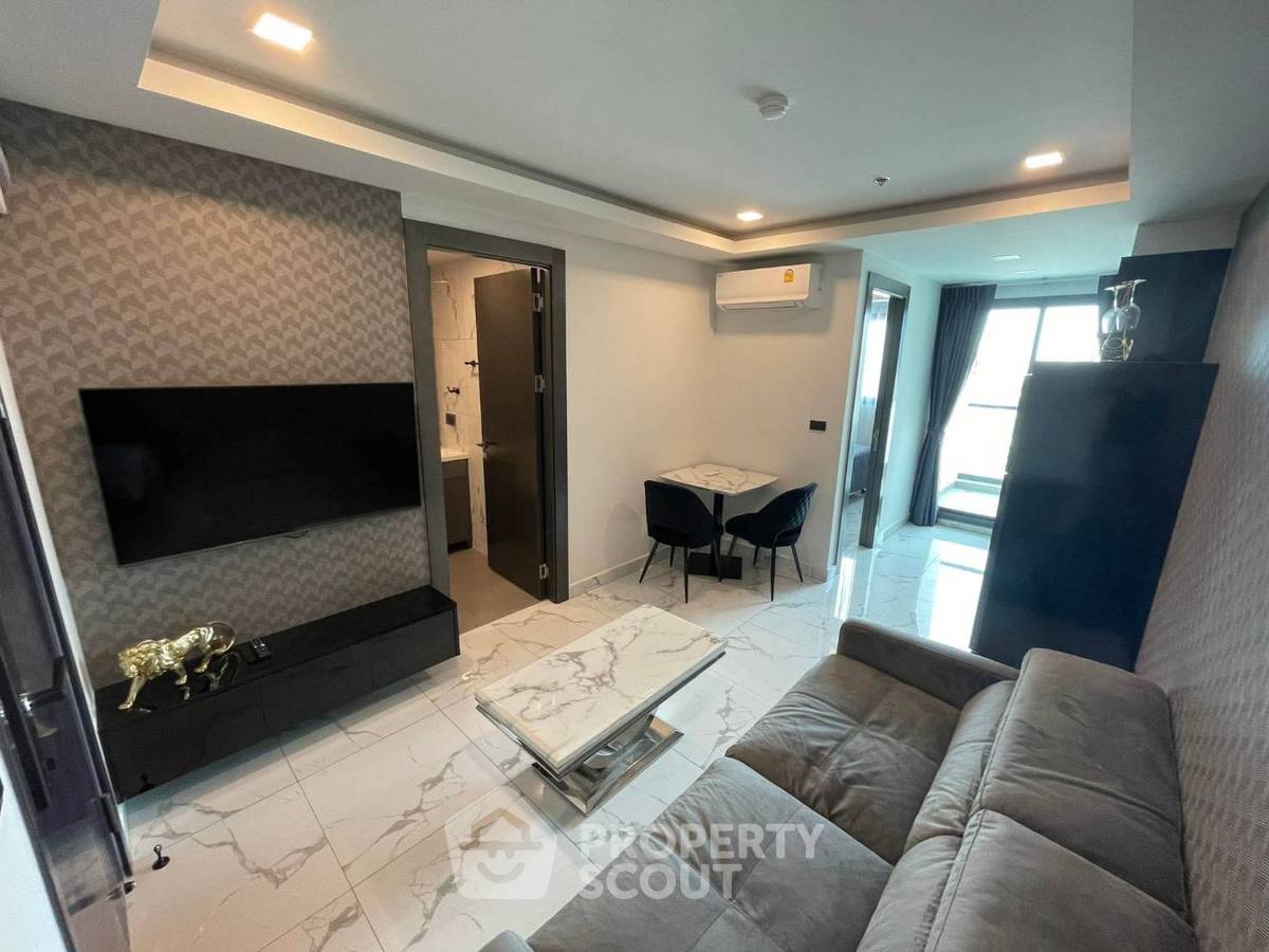 For SaleCondoPattaya, Bangsaen, Chonburi : 1-BR Condo at Arcadia Millennium Tower close to Pattaya South