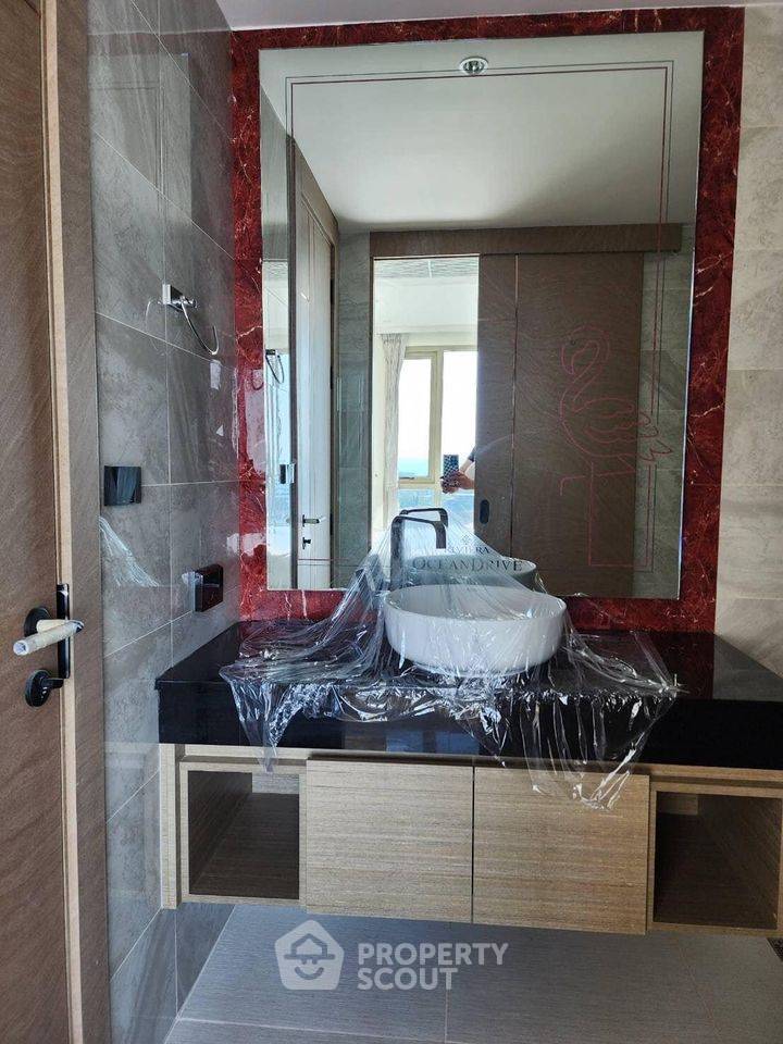 For SaleCondoPattaya, Bangsaen, Chonburi : 1-BR Condo at The Riviera Ocean Drive close to Jomtien Beach