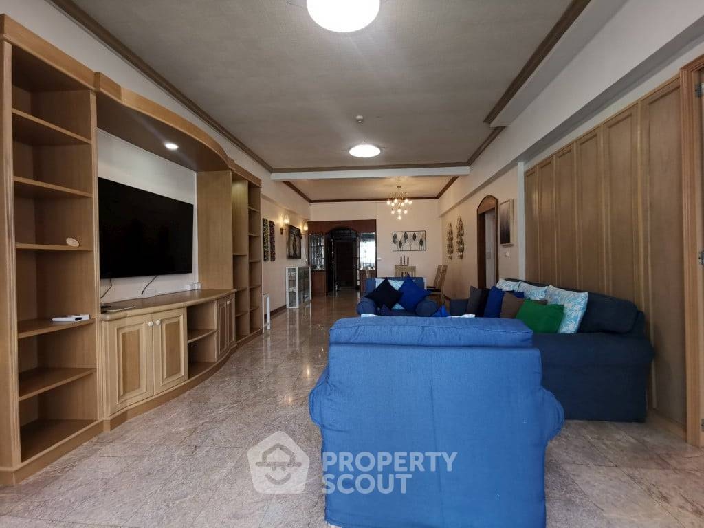 For SaleCondoPattaya, Bangsaen, Chonburi : 2-BR Condo at Jomtien Complex Condotel close to Jomtien Beach