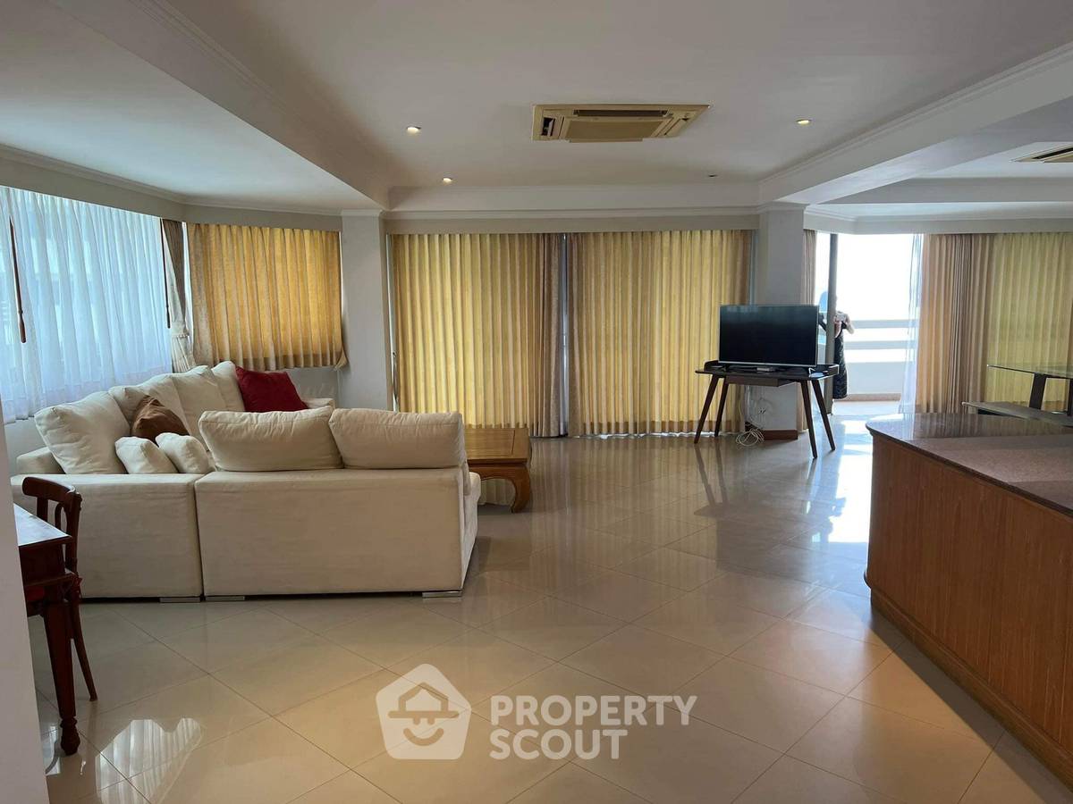 For SaleCondoPattaya, Bangsaen, Chonburi : 2-BR Condo at Grand Condotel Jomtien close to Jomtien Beach
