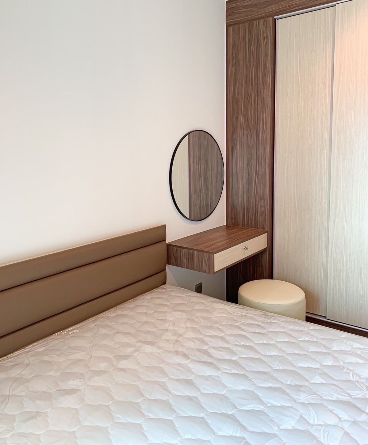 For RentCondoRama9, Petchburi, RCA : Quick rental. Life Asoke Rama 9 rooms are available in 1 bedroom, 1 bathroom.