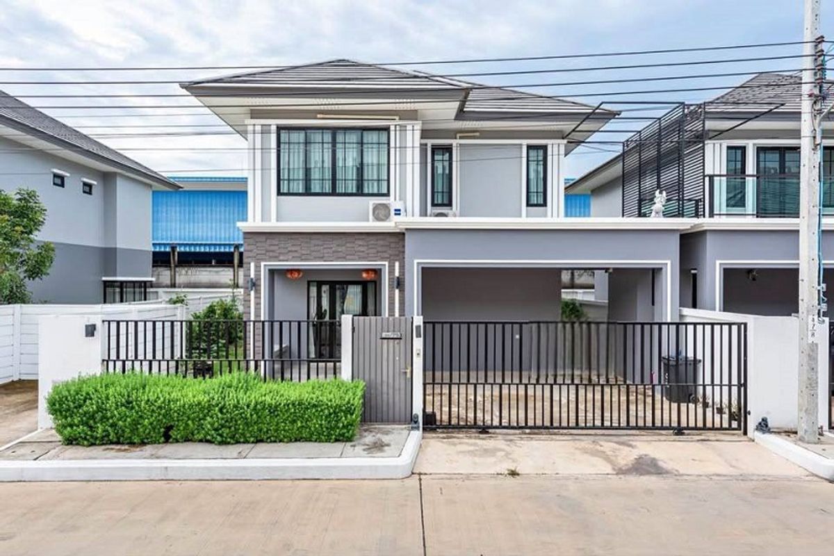For SaleHouseLadkrabang, Suwannaphum Airport : House for sale, ready to stay at The Hampton, The Hampton Rama 9-Bangkok Kita, Phatthana Rural Road 4, Lat Krabang, Bangkok.