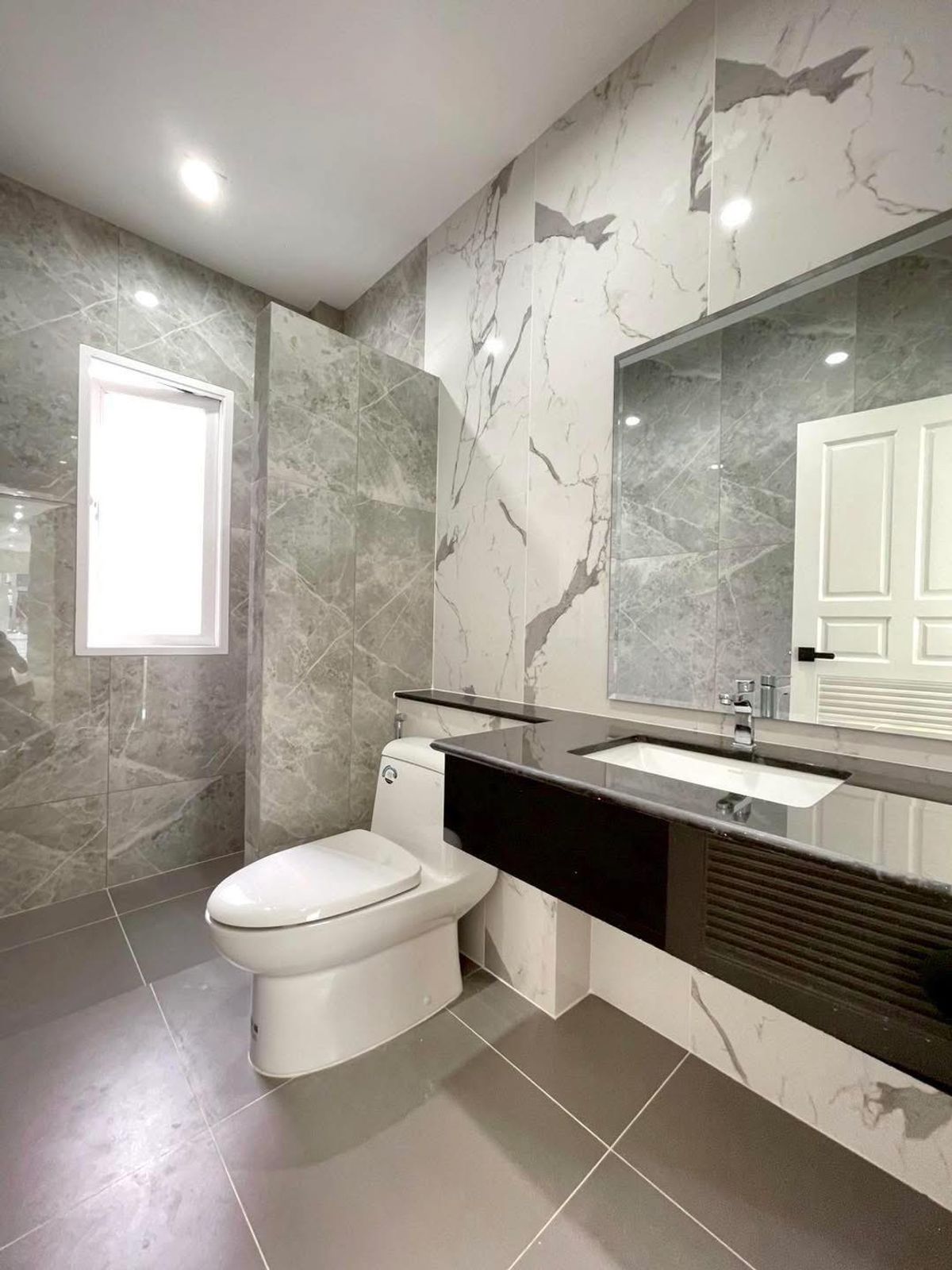 For SaleHouseMahachai Samut Sakhon : 🎉🏡 Golden opportunity! Discounted 2 million! #House No. 66 #Already rich! #Nusasiri City Rama 2 House with a private pool! 🌳💦