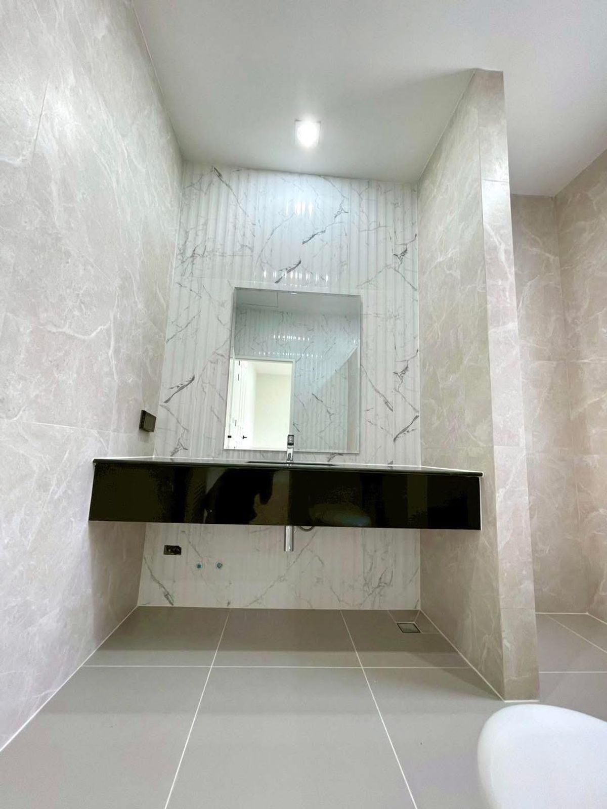 For SaleHouseMahachai Samut Sakhon : 🎉🏡 Golden opportunity! Discounted 2 million! #House No. 66 #Already rich! #Nusasiri City Rama 2 House with a private pool! 🌳💦