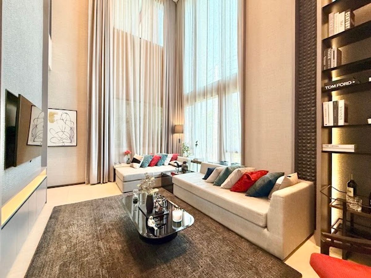 For SaleOnnut, Udomsuk : Baan Klang Muang Class Sukhumvit 77✨ 3.5 floor townhome, size 259 sq.m., 32 sq.w. | 3 bedrooms, 4 bathrooms, 3 parking, starting 18.5 MB. Contact to watch Tel.0922635410