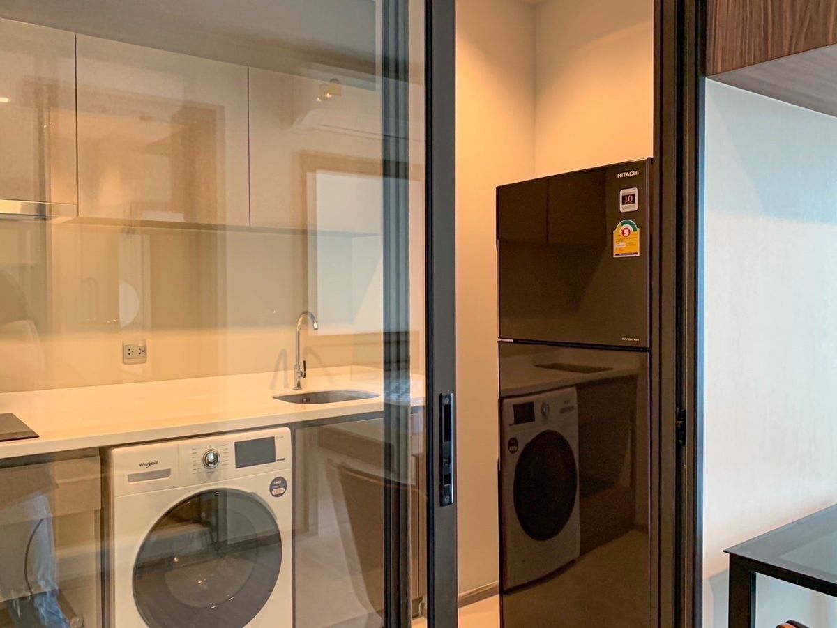 For RentCondoRama9, Petchburi, RCA : Quick rental. Life Asoke Rama 9 rooms are available in 1 bedroom, 1 bathroom.