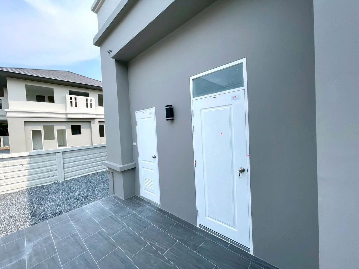 For SaleHouseMahachai Samut Sakhon : 🎉🏡 Golden opportunity! Discounted 2 million! #House No. 66 #Already rich! #Nusasiri City Rama 2 House with a private pool! 🌳💦